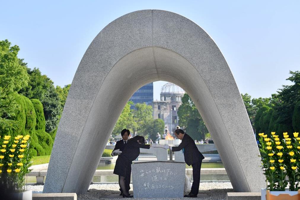 广岛举行和平纪念仪式：呼吁日本为无核世界发挥作用 安倍默哀